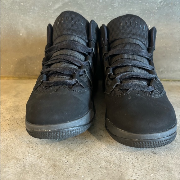 Nike Air Jordan Max Aura Triple Black Mid Size Youth 3 Black On Black Jordans - Picture 6 of 12